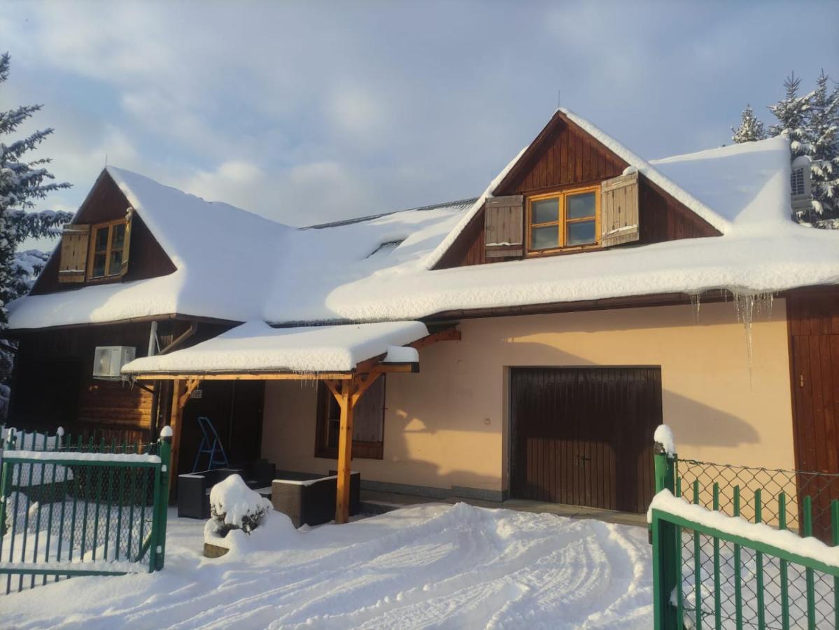 Gospodarstwo Agroturystyczne U Stasikow Spytkowice  Exterior photo